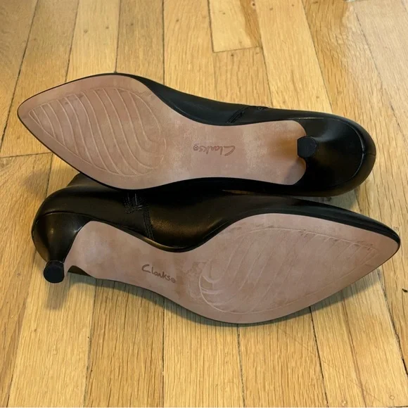 NWOT Clarks Linvale Sea Black Leather Kitten Heel Ankle Boots - Picture 5 of 8